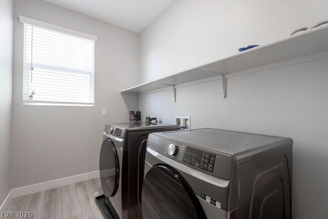 Building Photo - 10620 Carnes Ave