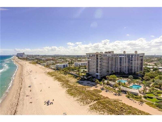 Building Photo - 4228 N Ocean Dr