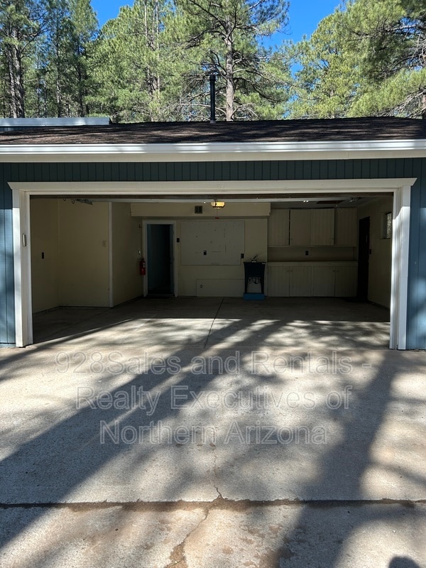 Building Photo - 3341 S Walkup Dr