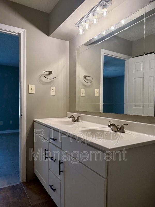 Building Photo - 4521 Stony Point Dr