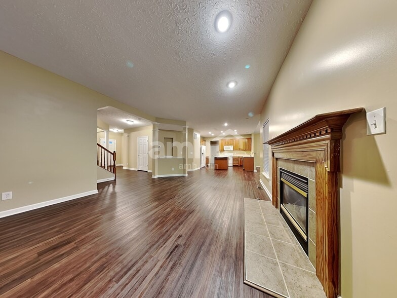 Building Photo - 285 Coyote Dr