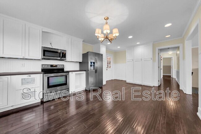 Building Photo - 25551 Maitland Dr