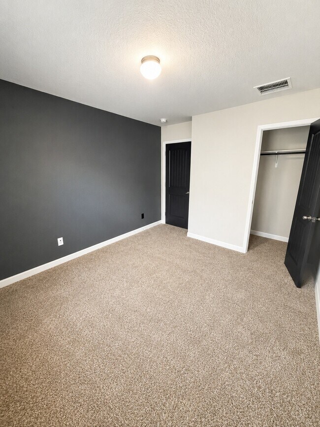 Building Photo - 2291 Raider Dr