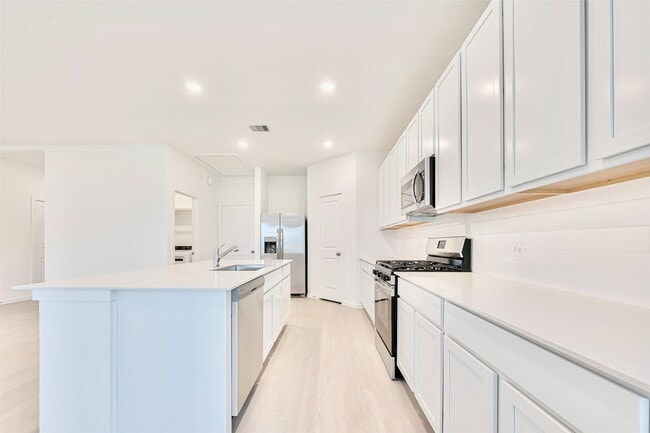 Building Photo - 6822 Yellow Jessamine Ln