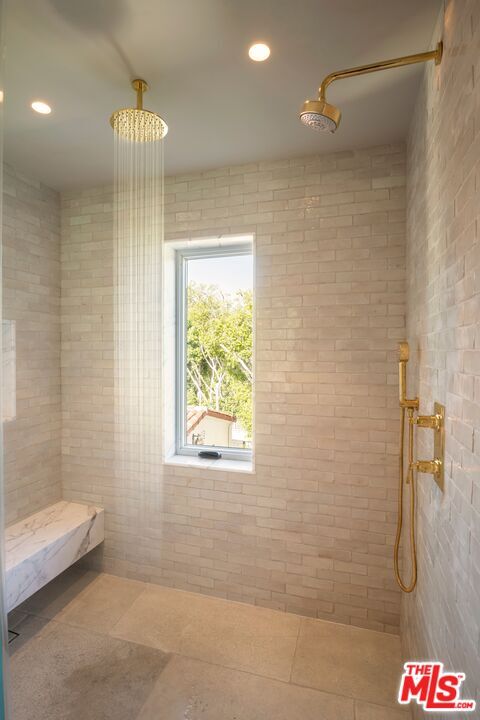 Building Photo - 624 N Arden Dr