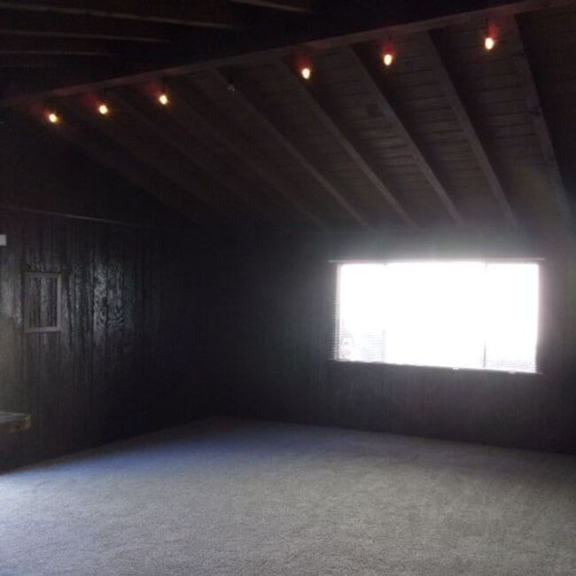 Building Photo - Spacious Private Home with Pool on Nearly Half an Acre