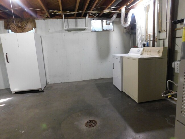 Building Photo - Spacious in the Redlands