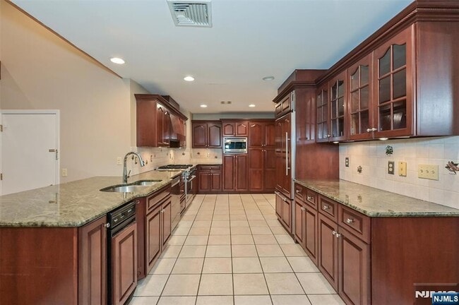 Building Photo - 135 Elmwood Ave