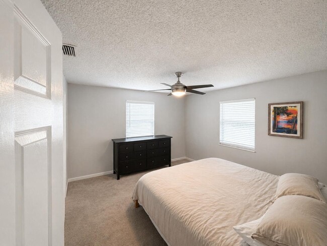 Building Photo - 9262 Green Meadows Way