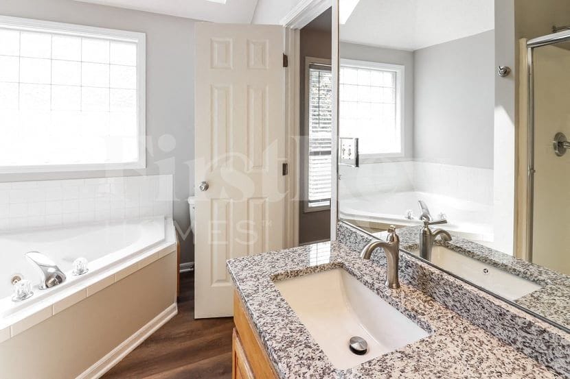 Building Photo - 311 SW Creek Ridge Drive .