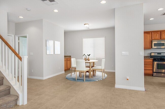 Building Photo - 10548 Laurelwood Lake Ave