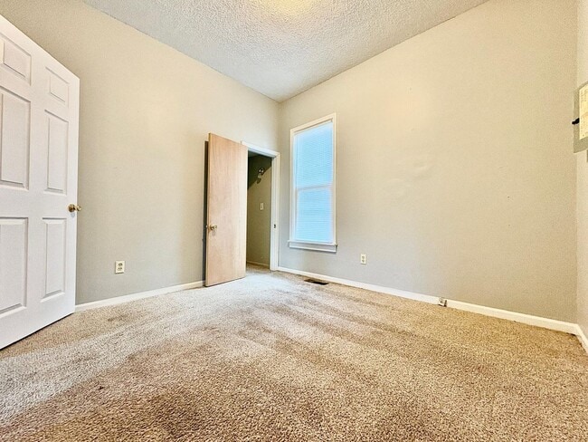 Building Photo - 919 S Logan St