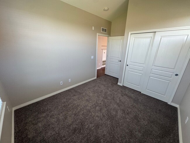 Building Photo - Lovely Townhome in Dancing Willows