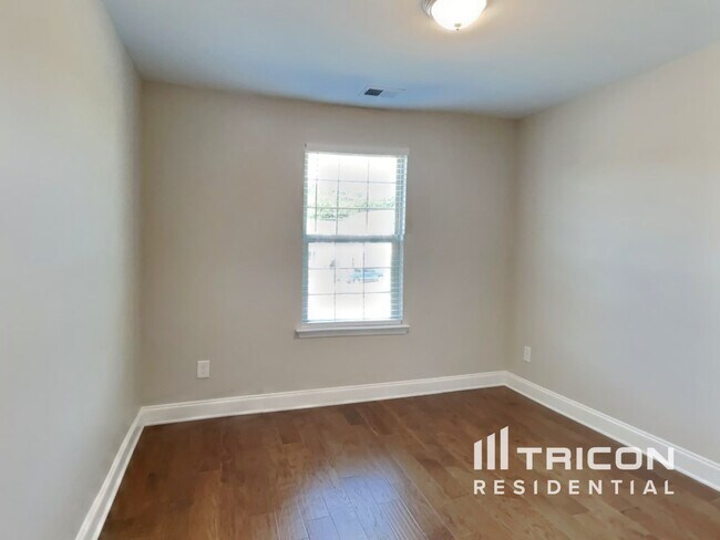 Building Photo - 271 Cloverbrook Way