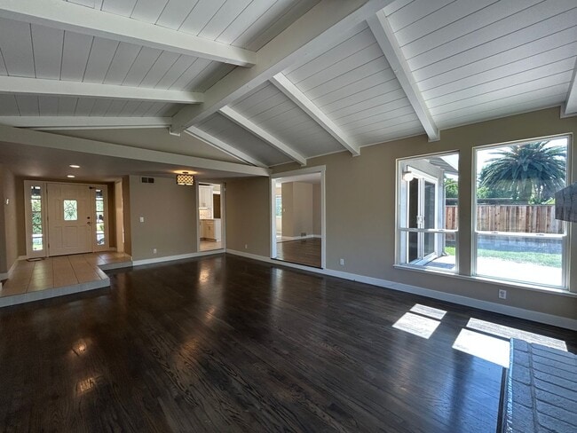 Building Photo - Recently Remodeled Single-Story 3/2 Gem in...