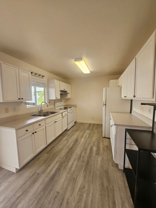 Building Photo - Beautiful and Large Country Home in Kamuela