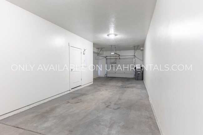 Building Photo - 4738 Daybreak Rim Way