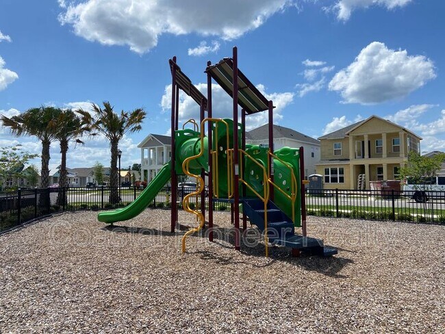 Building Photo - 28613 Cozy Creek Dr