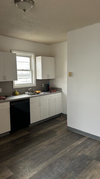 Building Photo - 137-139 Academy Ave