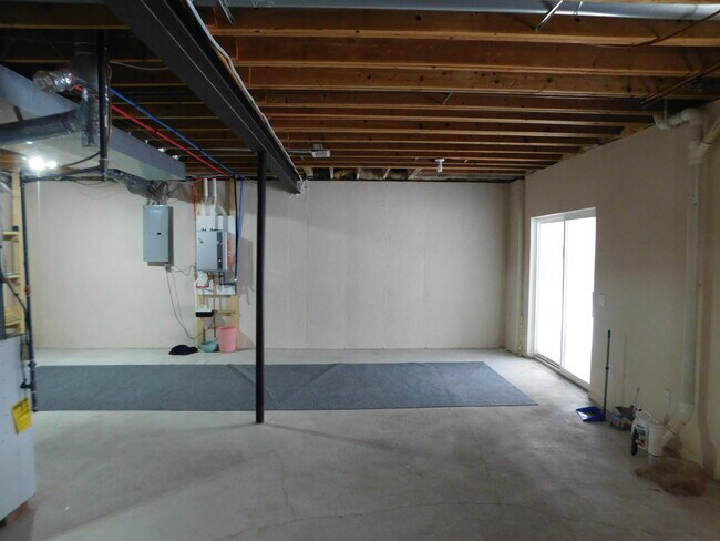 Building Photo - 3288 Hickory Dr