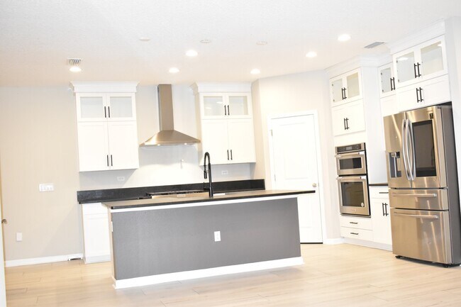 Primary Photo - 572 Windermere Way