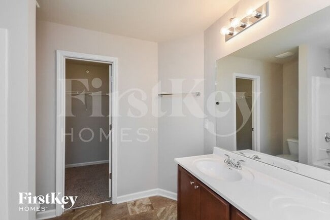 Building Photo - 2044 Reavis Blf NE
