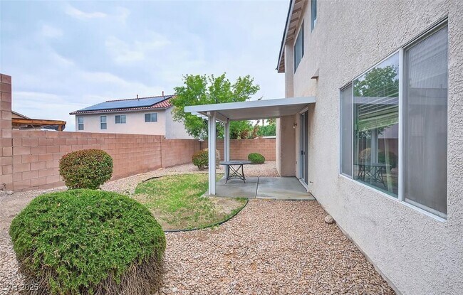 Building Photo - 233 Lynbrook St