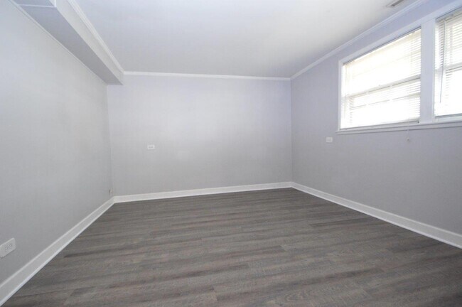 Building Photo - 651 S Stuart Ln