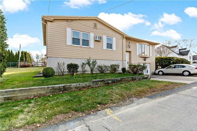 Building Photo - ****North Providence/Fruit Hill – Single Family with In-Law Unit - $2,995****