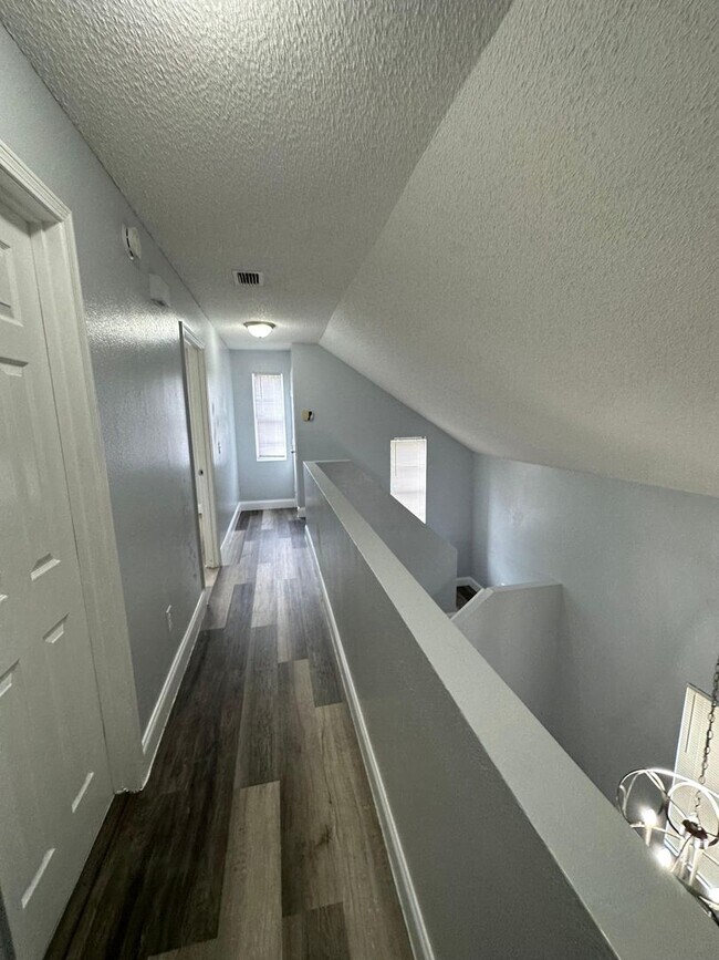 Building Photo - Fully renovated 3/2 Single-Family Home Available for Immediate rent!