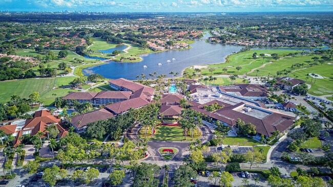 Building Photo - 829 Club Dr