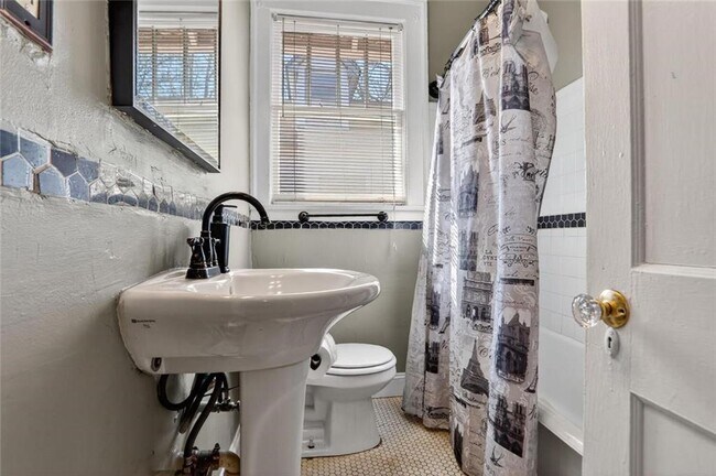 Building Photo - 203 Winter Ave