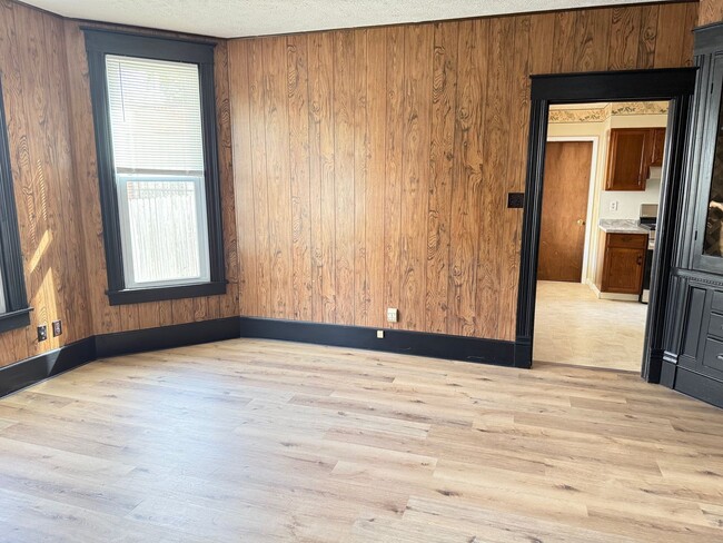 Building Photo - Recently redone 3BR 1.5 bath house in Bloo...