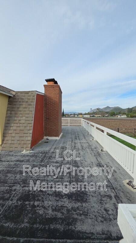 Building Photo - 33123 9th St