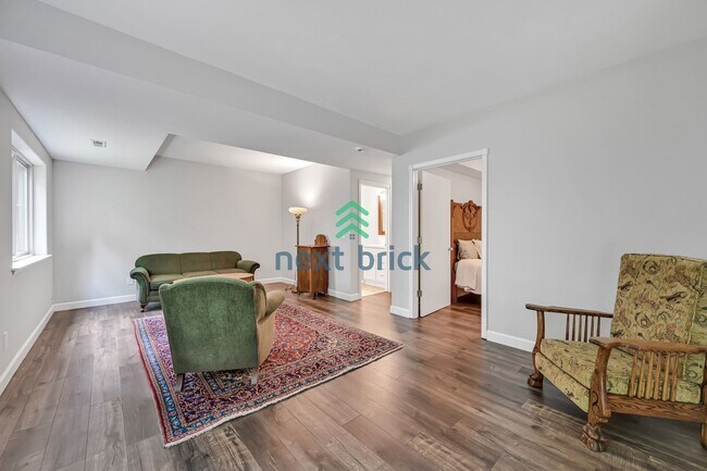 Building Photo - A fabulous 3 bedroom and 3.5 bathroom house