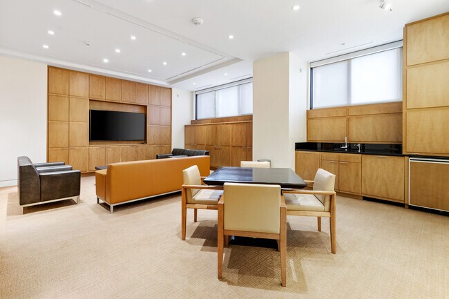 Building Photo - 180 Beacon St