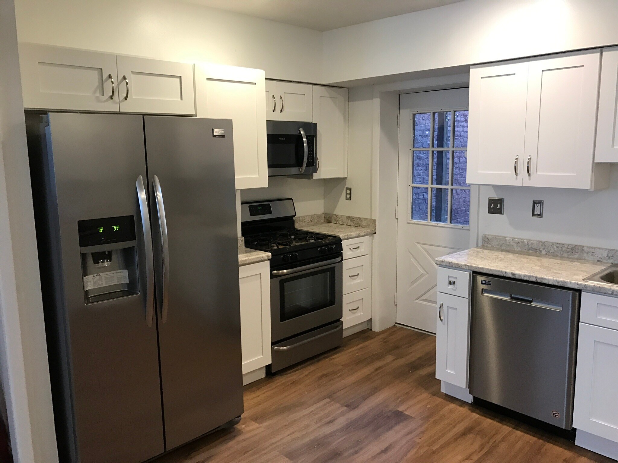 Building Photo - 2334 Sarah St