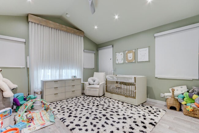 Building Photo - 5789 Hamilton Way