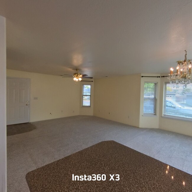 Building Photo - Charming 3 Bed 2 Bath Medford Townhome