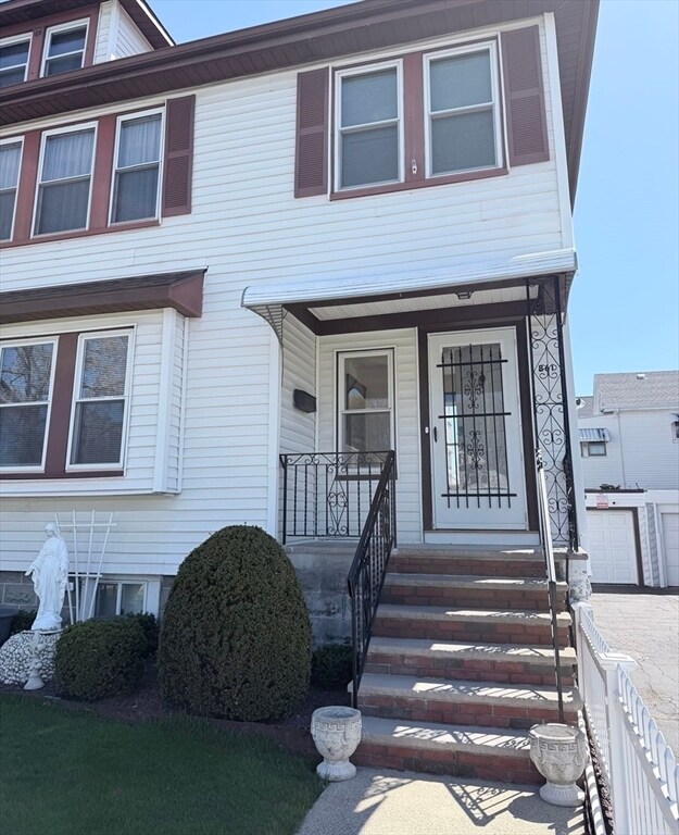 Building Photo - 861 Fellsway