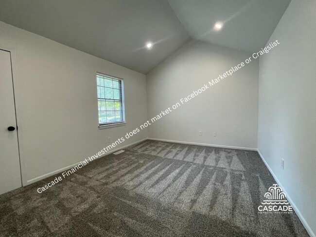 Building Photo - 3514 NE Independence Ave
