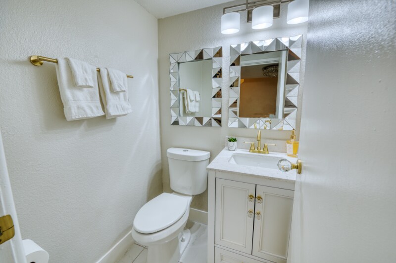 Building Photo - 2659 E Vegas Valley Dr