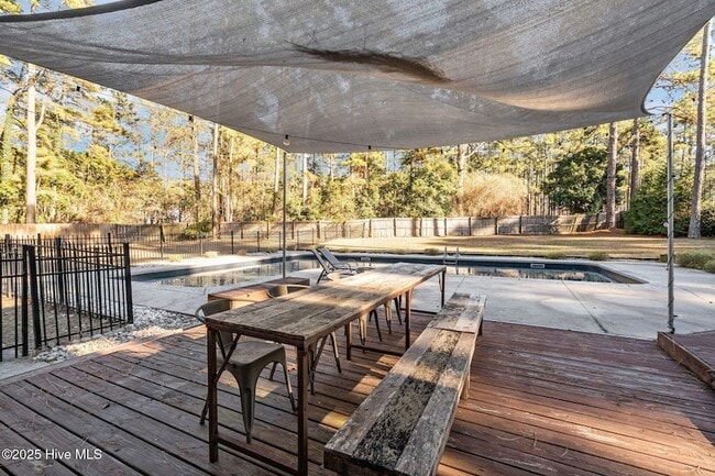 Building Photo - 215 Canterbury Rd