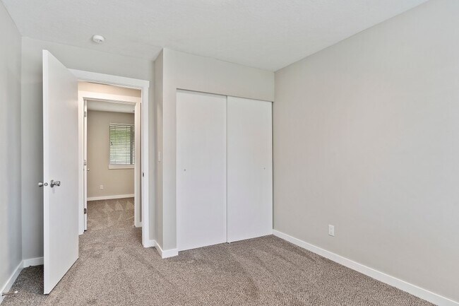 Building Photo - 429 W 5000 S