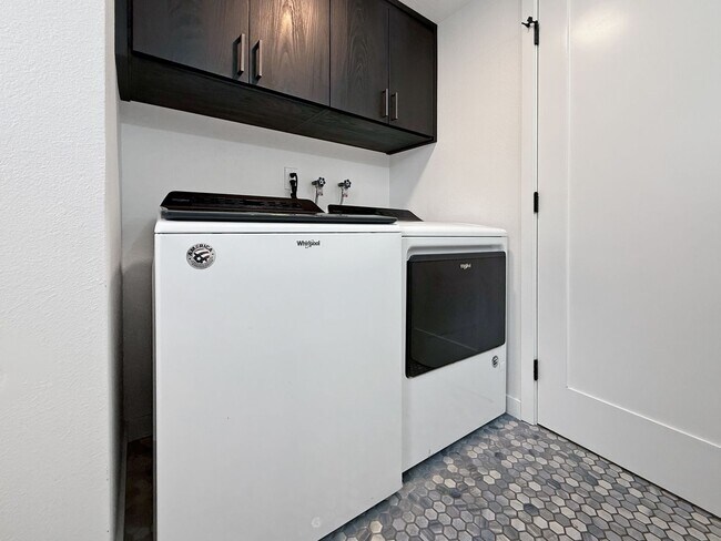 Building Photo - 3B/2BA Home in Encinitas Now Available for...