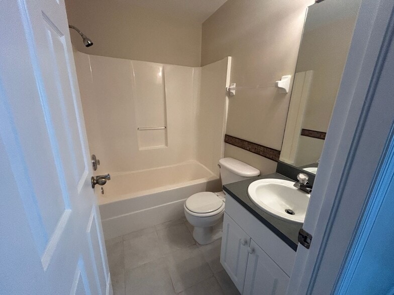 Building Photo - Freshly painted interior 2/2  spacious home on fresh water canal