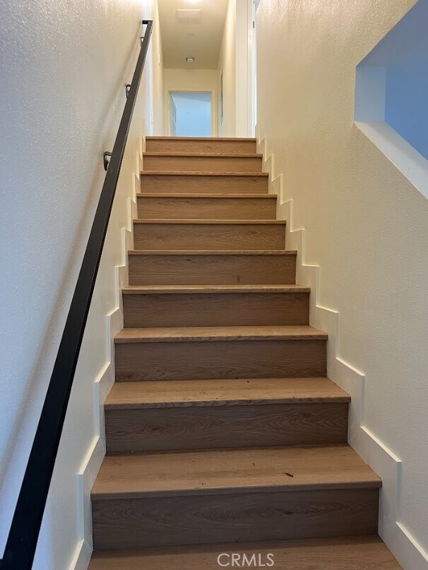 Building Photo - 411 E 99th St