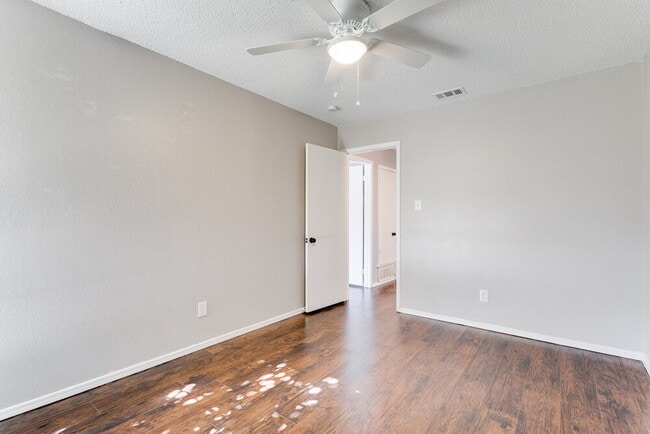 Building Photo - "Charming 3-Bedroom Retreat with 2 Full Baths in Rowlett – 1,894 Sq. Ft. of Comfort on Shipman St.!"