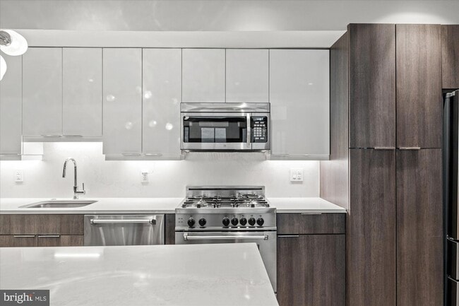 Building Photo - 1429 W Street NW Unit 1