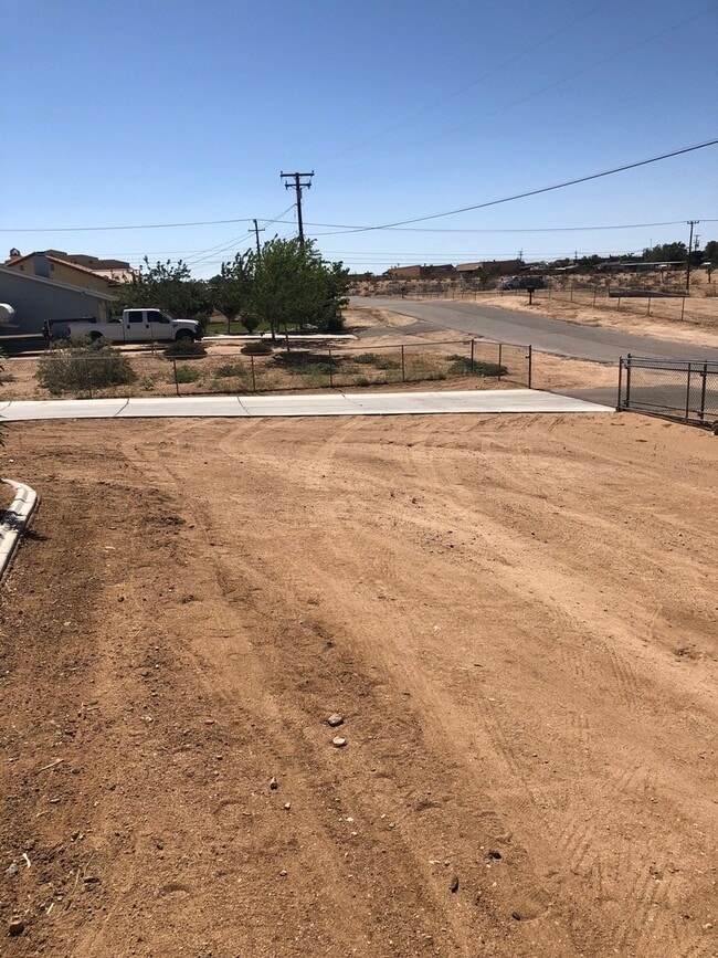 Building Photo - Adorable 3 bedroom Hesperia home!